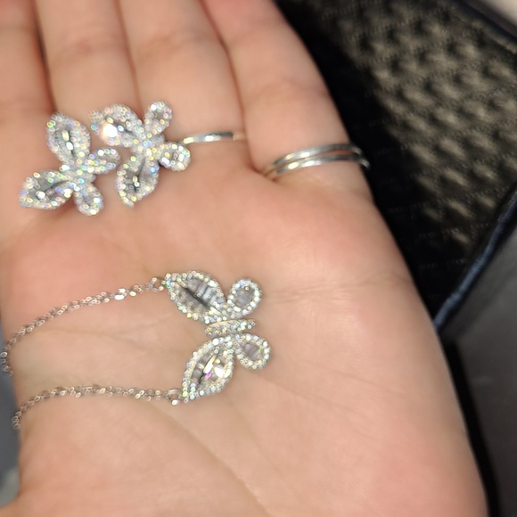 Butterfly Set Necklace & Earrings - Picture 6 of 10